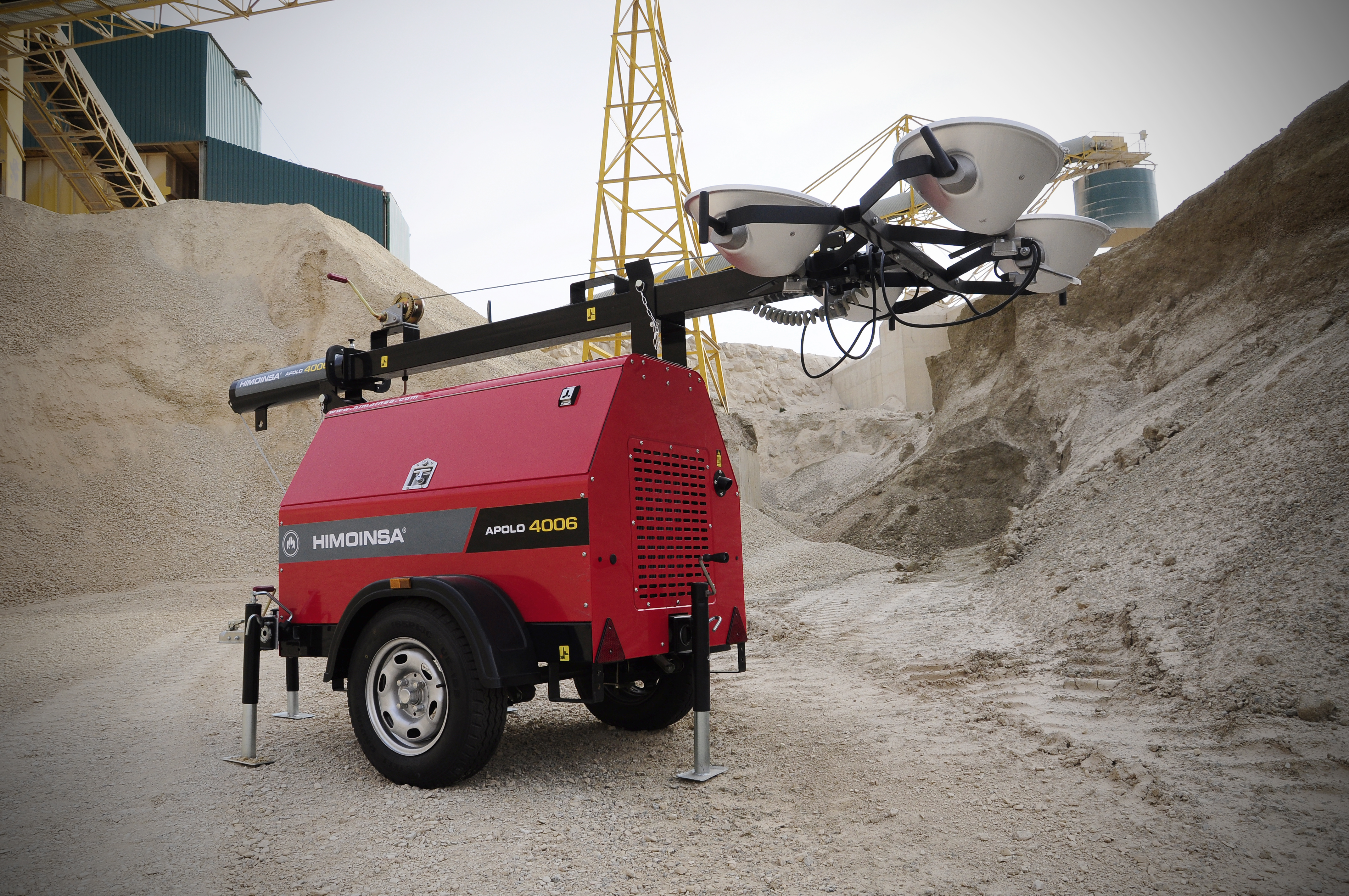 Wieża oświetleniowa z silnikiem. W jakich sytuacjach się sprawdzi?